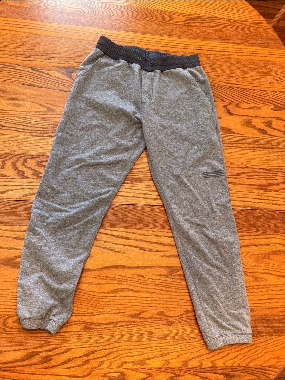 Vuori gray men’s Jogger Pants